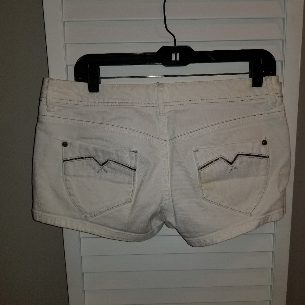 Shorts - Picture 2 of 4